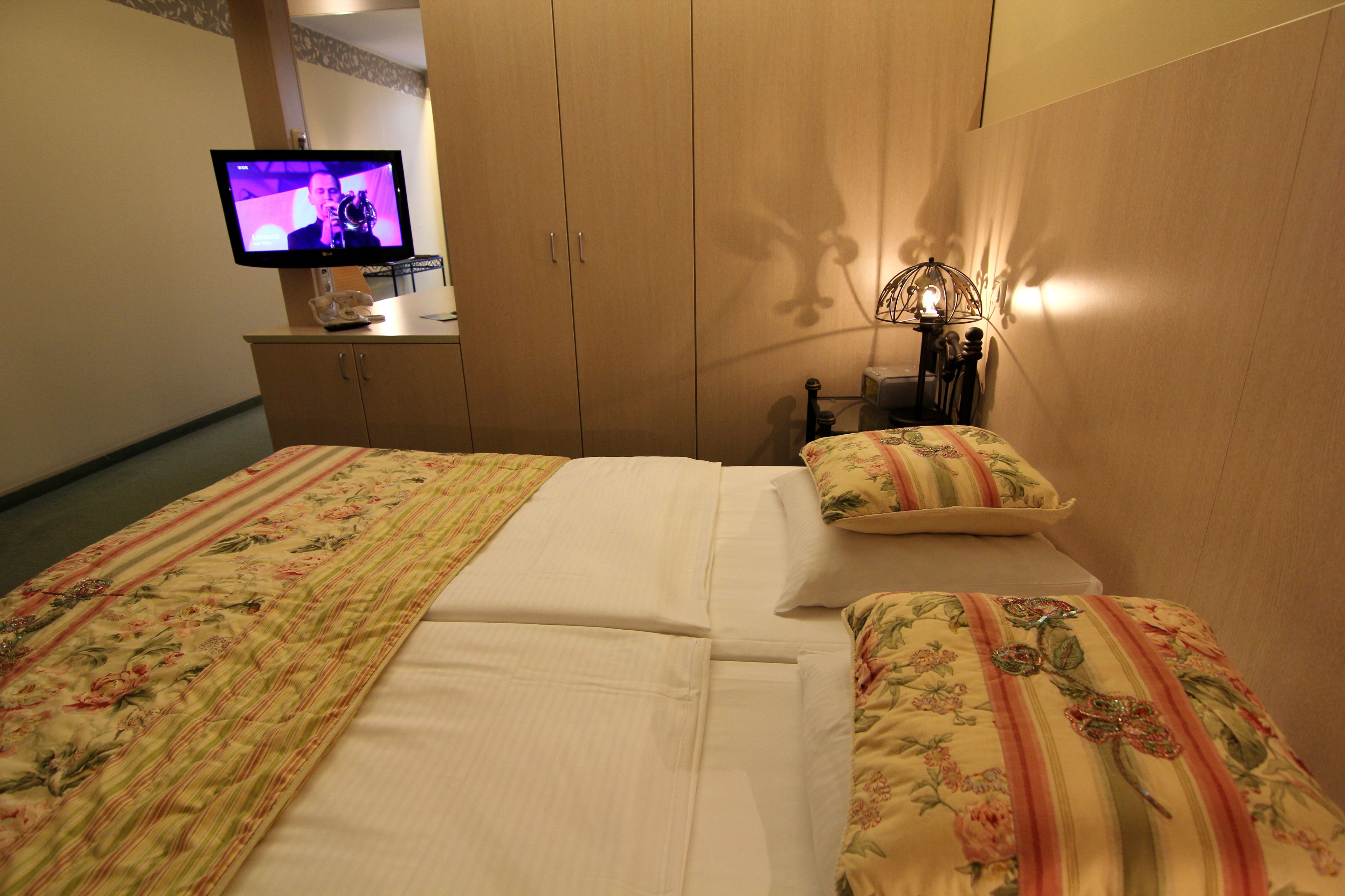 junior suite | 2 bedrooms, minibar, in-room safe, desk