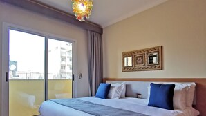 Suite | Pillowtop beds, in-room safe, blackout drapes, soundproofing - X2 by Smallville (Beirut)
