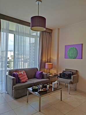 suite | Oppholdsområde | En 40-tommers LED-TV med kabel-kanaler samt TV og DVD-spiller