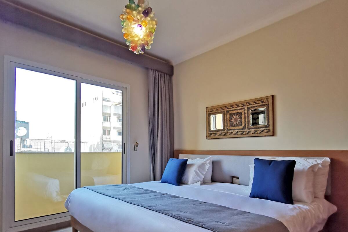 Suite Penthouse | Pillowtop beds, in-room safe, desk, iron/ironing board