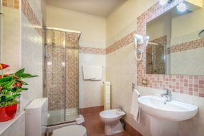 Chambre Double ou avec lits jumeaux, non-fumeur | Salle de bain