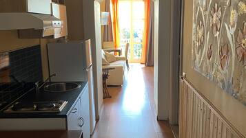 Familien-Vierbettzimmer | Verdunkelungsvorhänge, kostenloses WLAN, Bettwäsche