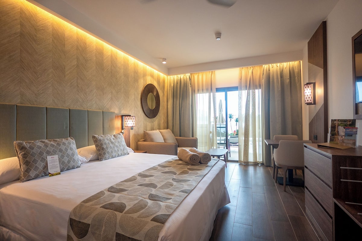 Ropa de cama hipoalergénica y minibar
