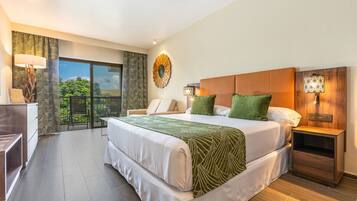 Hypo-allergenic bedding, minibar, in-room safe, individually decorated