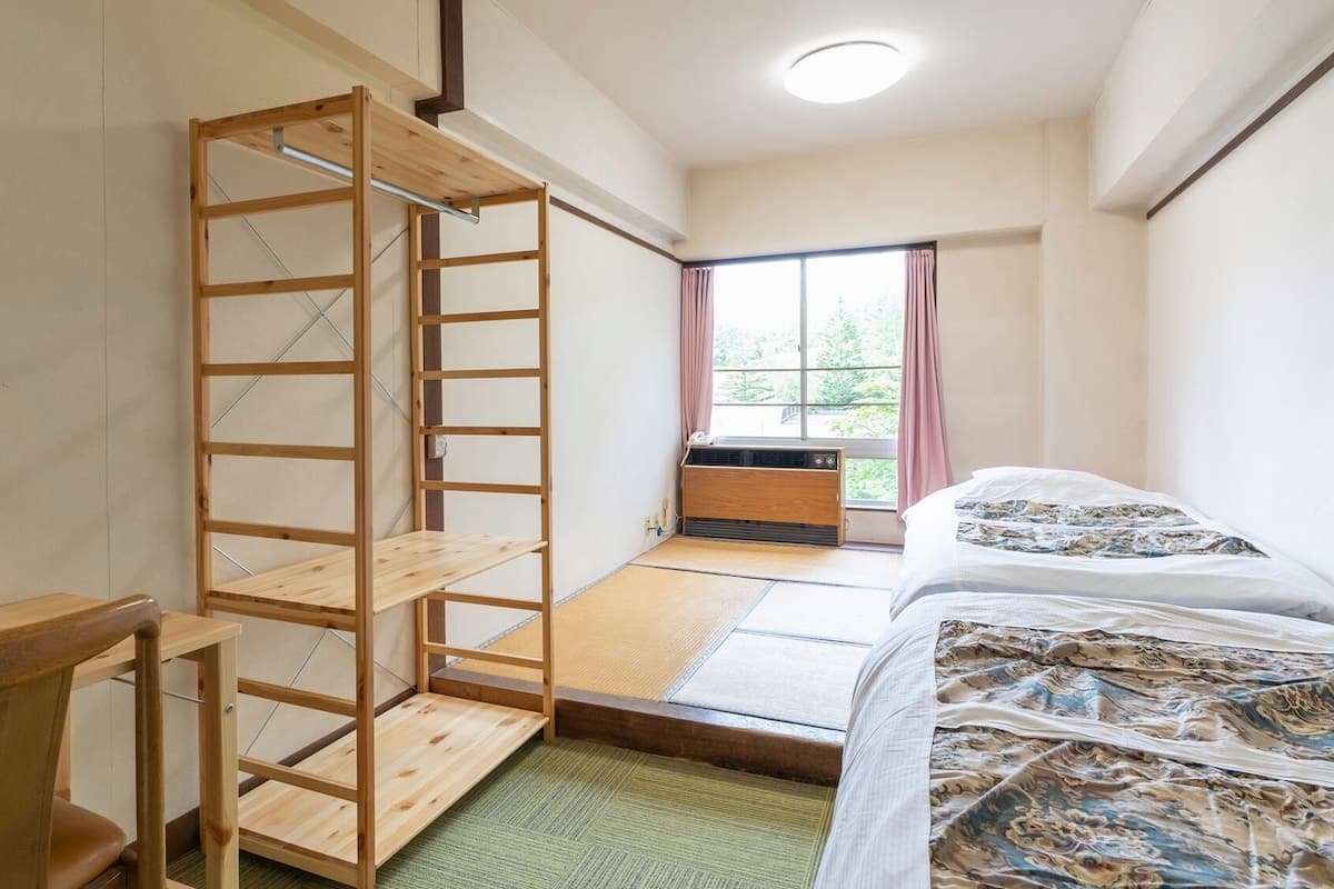 Desk, free WiFi, bed sheets