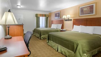 Habitación estándar, 2 camas de matrimonio, no fumadores | Escritorio, espacio para trabajar con un portátil, cortinas opacas
