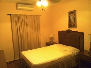 Camera Standard, 1 letto queen | Tende oscuranti