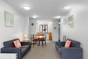 Living area - Bella Vista Motel and Apartments Christchurch (Christchurch)