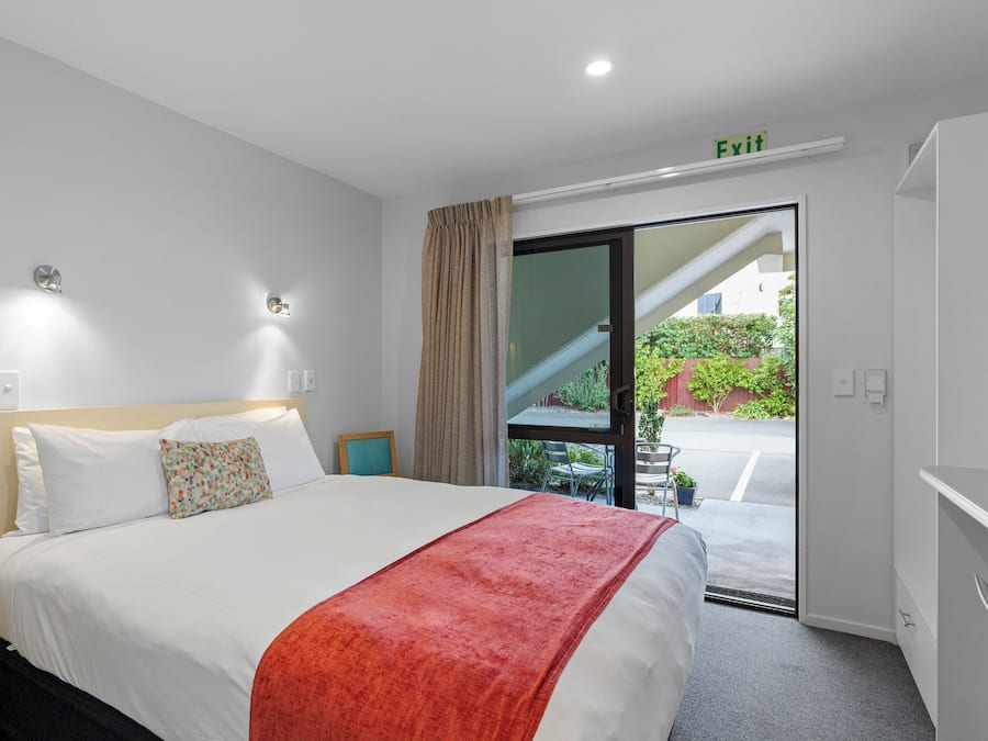 Estudi econòmic | Cortines opaques i habitacions insonoritzades