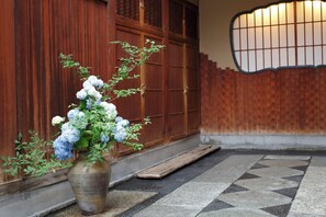 Interior entrance - Hiiragiya (Kyoto)