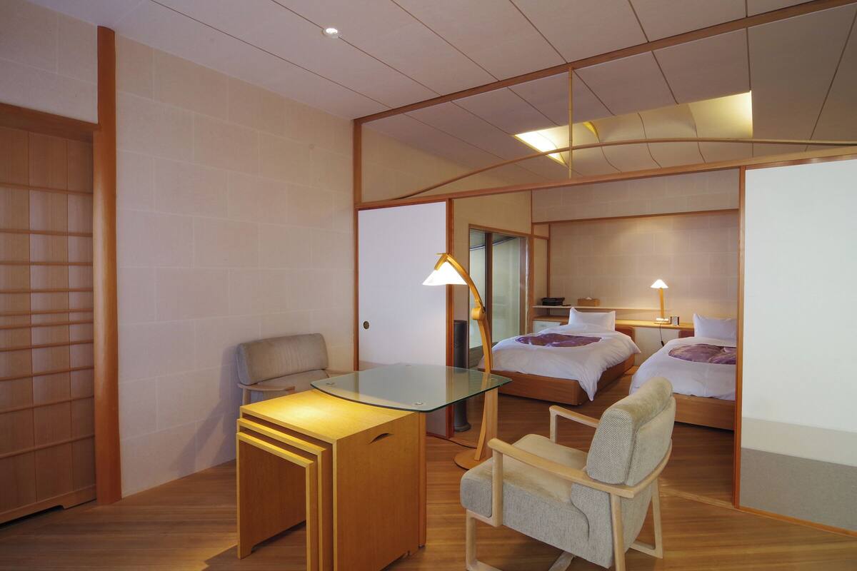 Chambre, non-fumeur, dans les dépendances (Modern Heritage Room w/ Beds, #54)