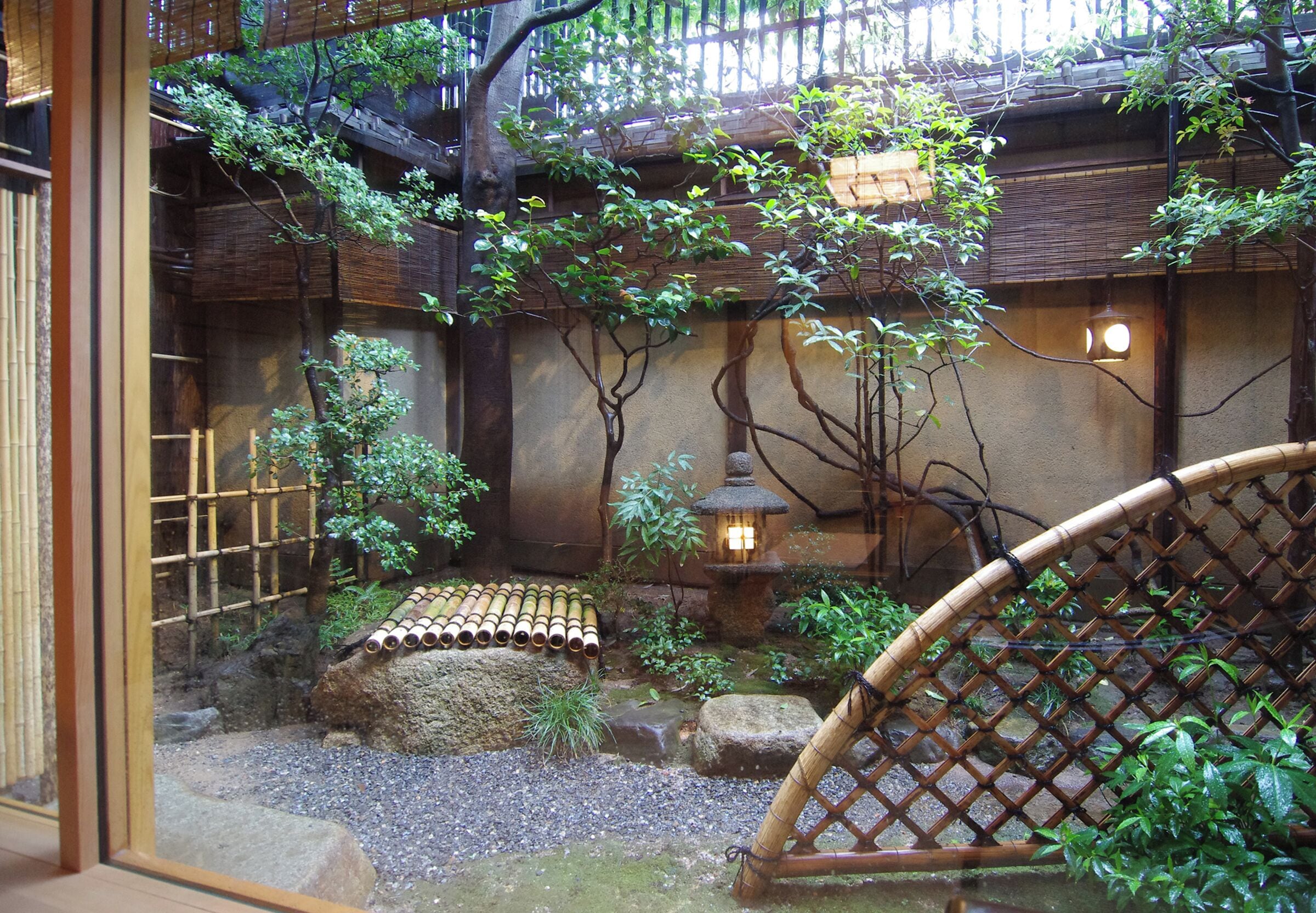 Habitación superior, para no fumadores (Main Bld, Traditional, #24,26,or 31) | Minibar, caja de seguridad en la habitación y decoración personalizada 