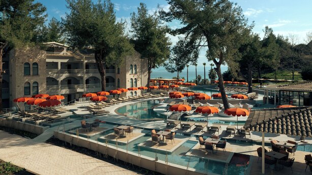 A resort with a large pool, sun loungers, and umbrellas. - Zeus Eleva Kassandra Lagoon (Kassandra)