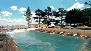 2 piscinas al aire libre, sombrillas, tumbonas