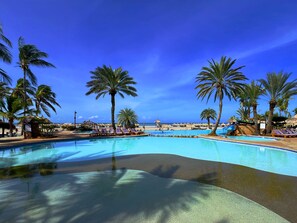 Ulkouima-allas, ilmaisia cabañoita, aurinkovarjoja