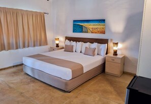 Rom – comfort | Sengetøy av topp kvalitet, safe på rommet, blendingsgardiner og sengetøy