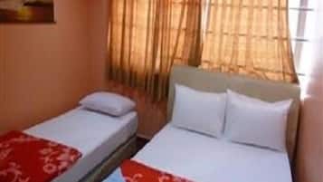 Triple Room | Desk, iron/ironing board, free WiFi