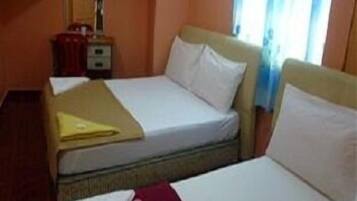 Quadruple Room | Desk, iron/ironing board, free WiFi