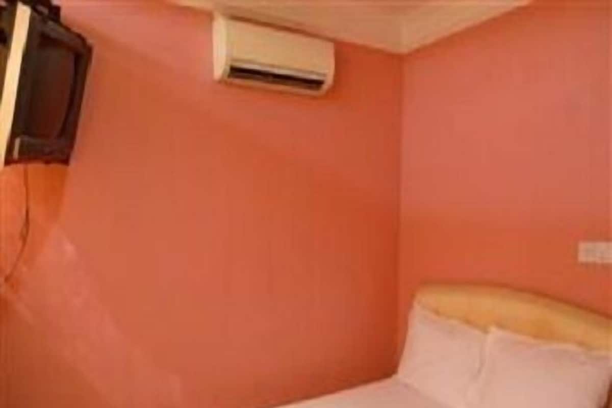 Quarto luxo | Escrivaninha, ferros/tábuas de passar roupa, Wi-Fi de cortesia