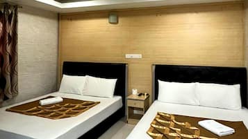 Family Quadruple Room | Iron/ironing board, free WiFi