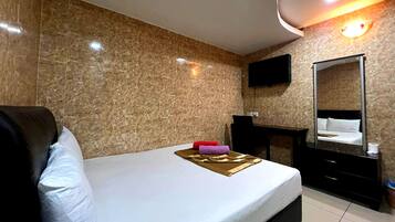 Deluxe Room, 1 Double Bed | Iron/ironing board, free WiFi