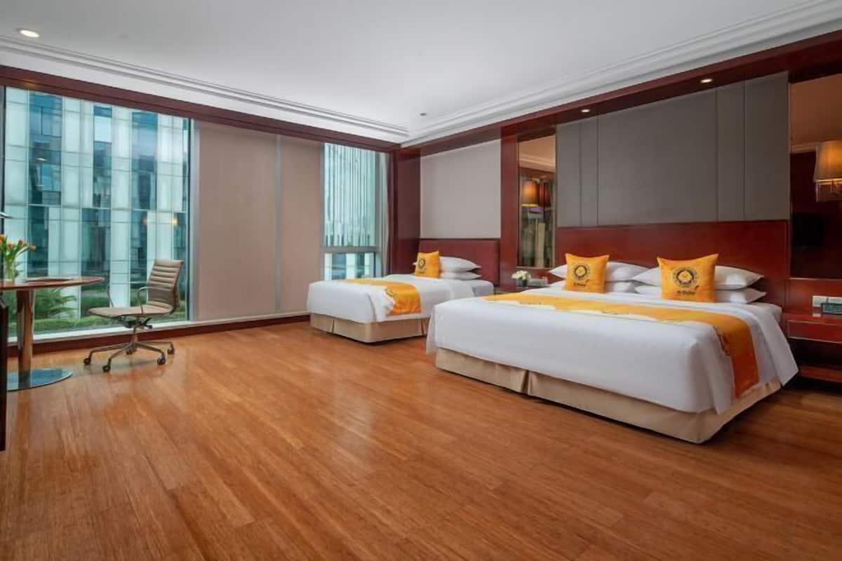 Minibar, in-room safe, desk, blackout curtains