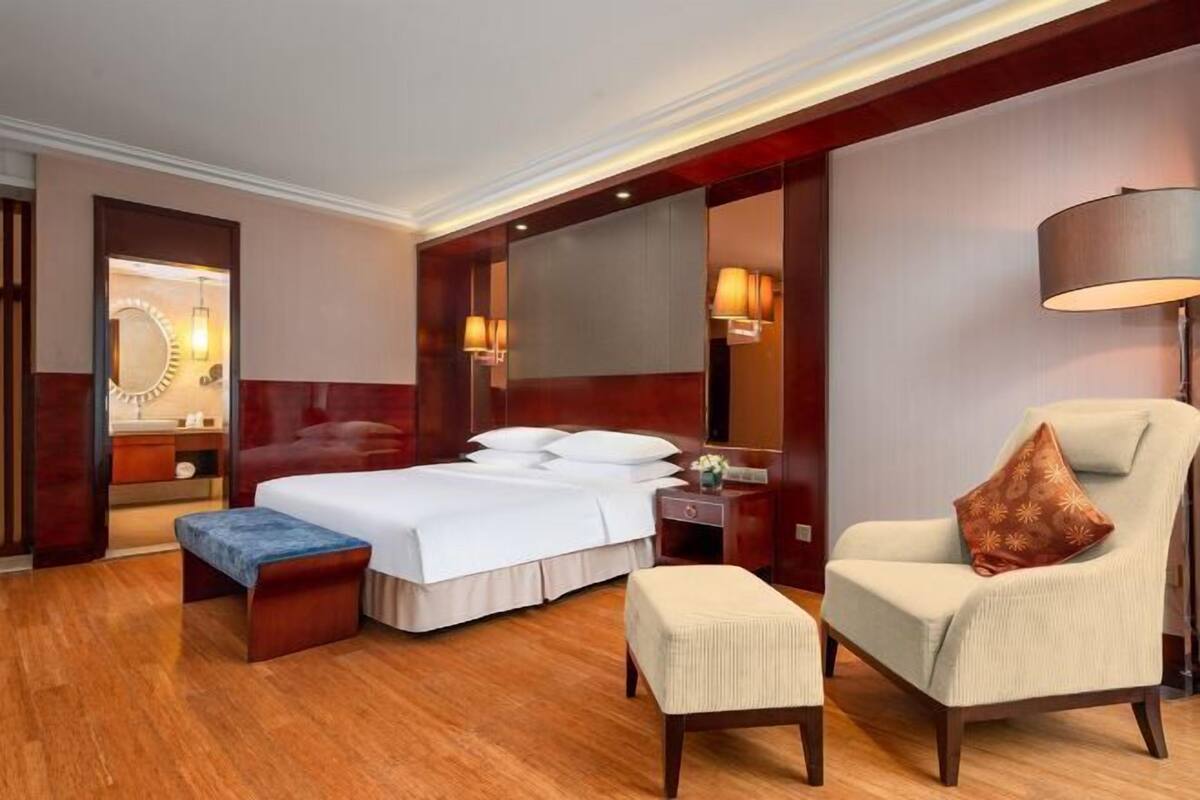 Minibar, in-room safe, desk, blackout drapes