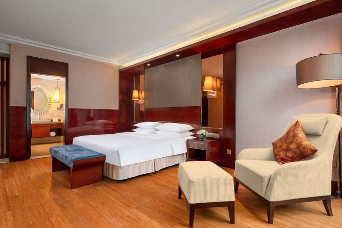 Minibar, in-room safe, desk, blackout curtains