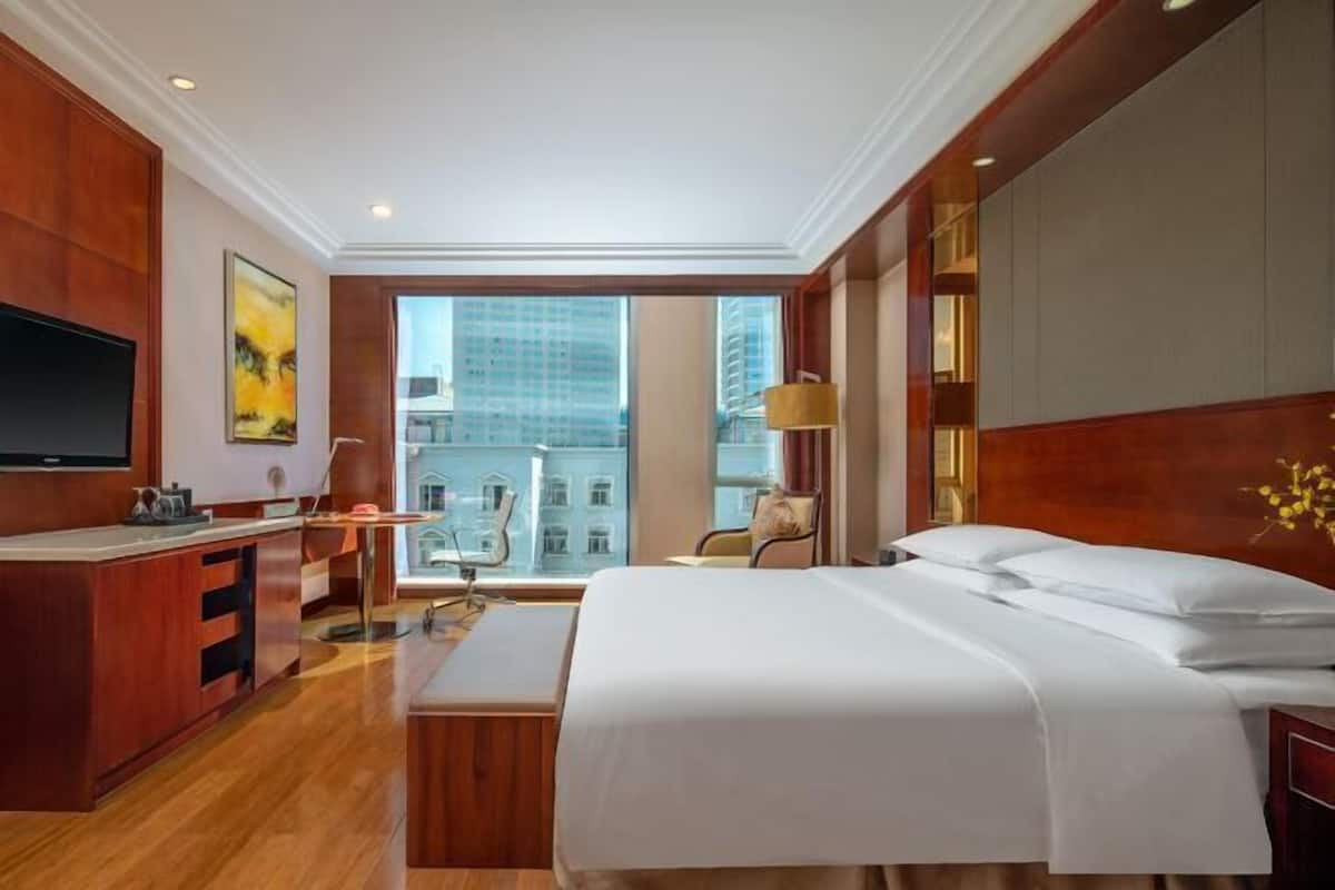 Minibar, in-room safe, desk, blackout curtains