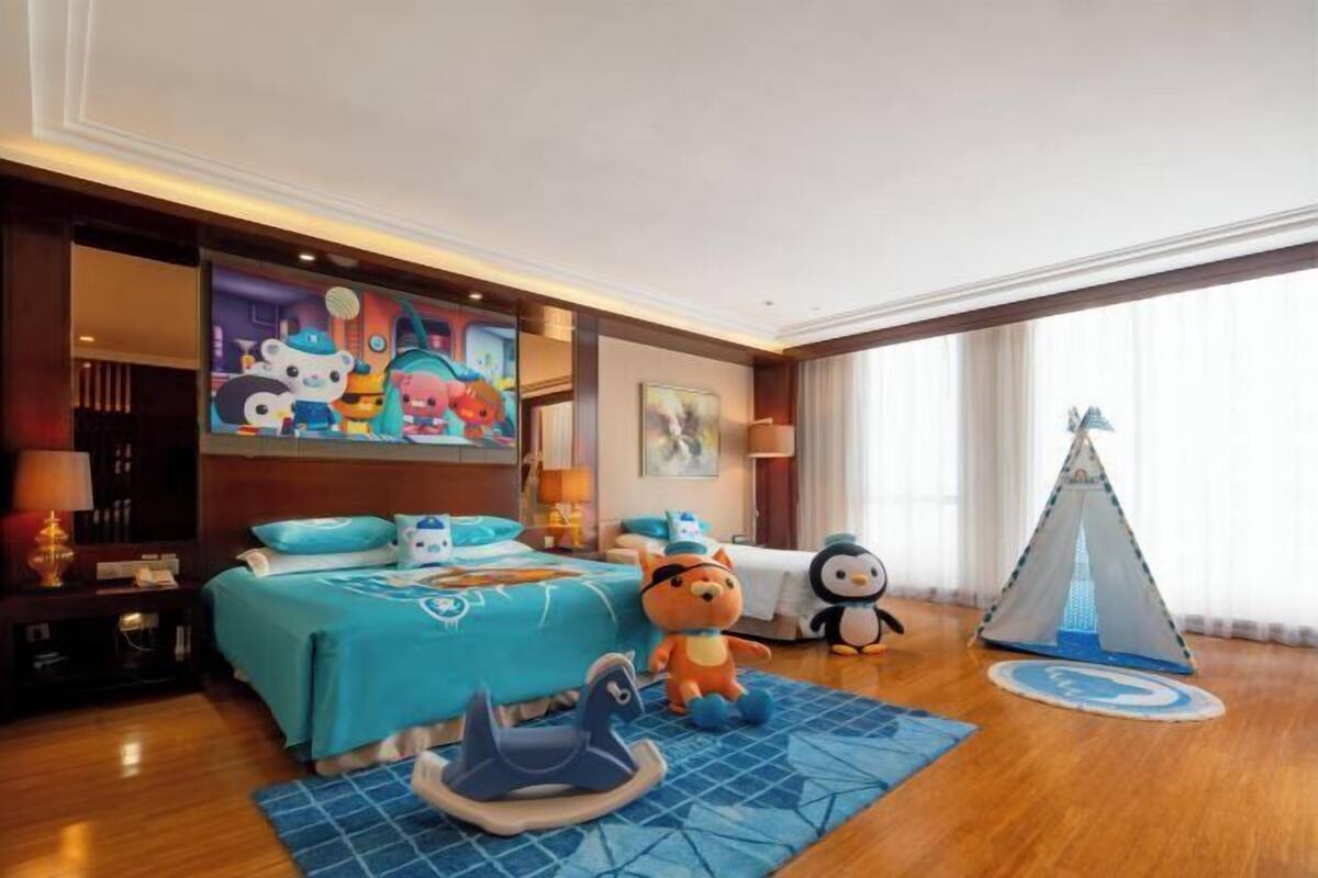 Minibar, in-room safe, desk, blackout curtains