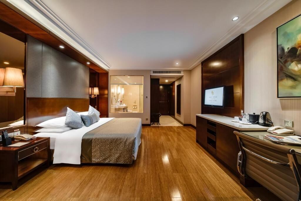 minibar, in-room safe, desk, blackout curtains