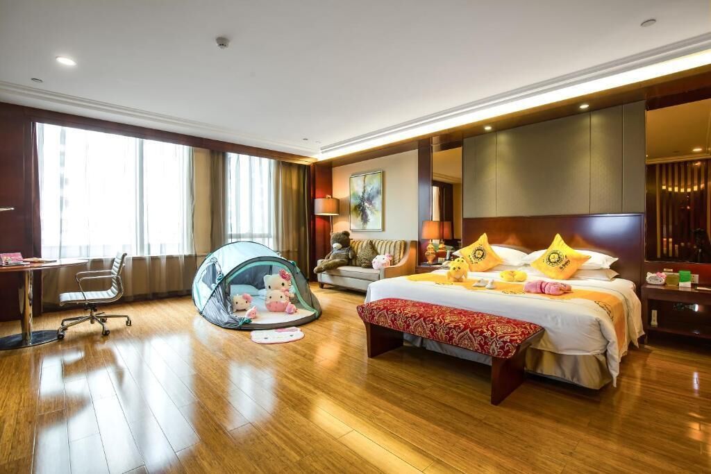 minibar, in-room safe, desk, blackout curtains