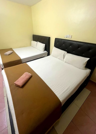 Triple Room | Iron/ironing board, free WiFi