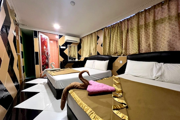 Quadruple Room | Desk, WiFi (free)
