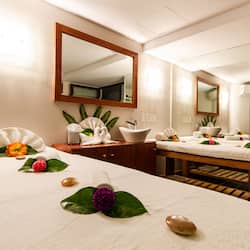 Couples treatment room(s), sauna, hot tub, steam room, aromatherapy