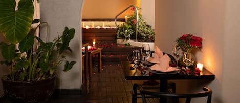 Couples treatment room(s), sauna, hot tub, steam room, aromatherapy