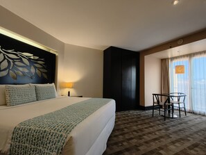 Superior Suite, 1 King Bed, Balcony