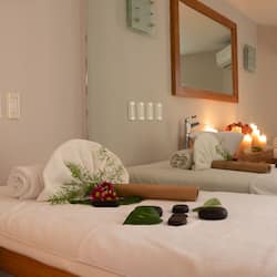 Couples treatment room(s), sauna, hot tub, steam room, aromatherapy