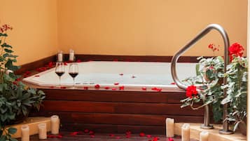 Salas de tratamiento para parejas, sauna y tina de hidromasaje