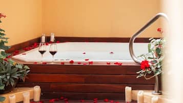 Behandlingsrom for par, badstue, boblebad, dampbad og aromaterapi