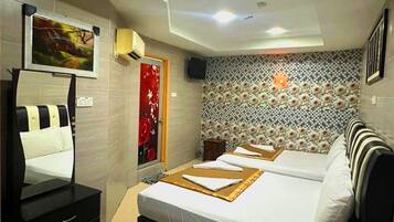 Standard Triple Room | Desk, WiFi (free)