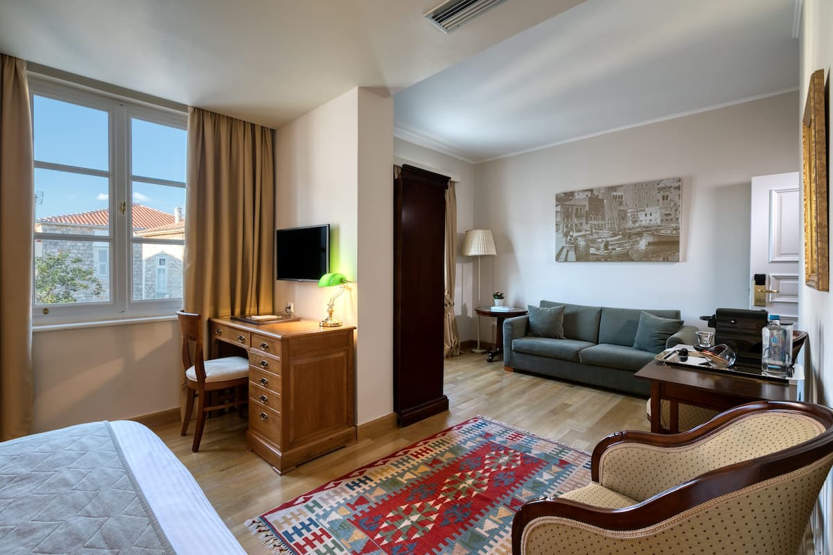 Junior Suite ( up to 5 persons ) | Down duvets, pillow-top beds, minibar, in-room safe
