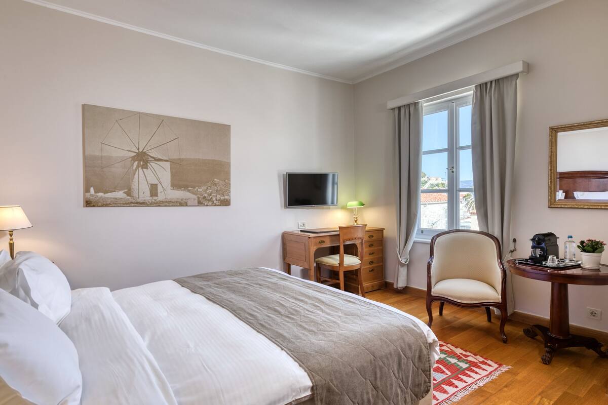 Cubrecamas, colchones con pillow-top y minibar 