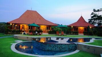 Outdoor pool, sun loungers