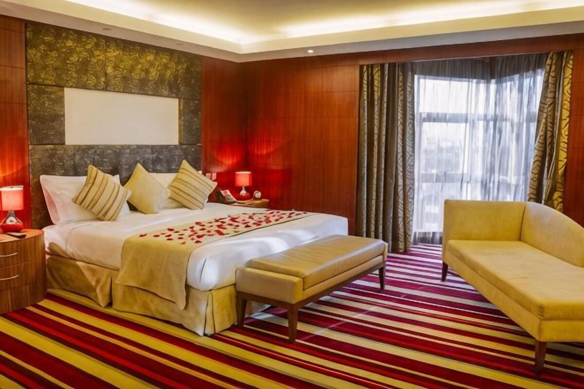 Egyptian cotton sheets, premium bedding, minibar, in-room safe