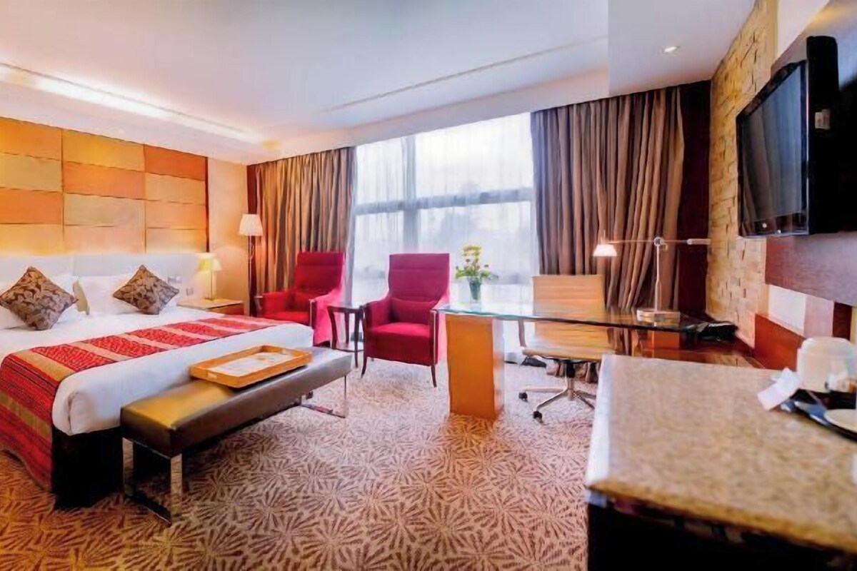 Egyptian cotton sheets, premium bedding, minibar, in-room safe