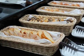Wicker baskets filled with bread and pastries on a buffet table. - The Boma Nairobi (Nairobi)