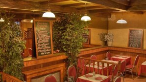 Restaurant - Hôtel le Cheval Noir (Pantin)