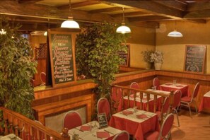 Restaurant - Hôtel le Cheval Noir (Pantin)