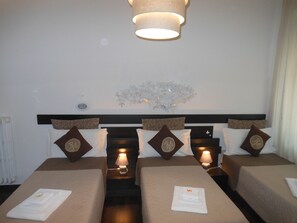 Deluxe Triple Room, Private Bathroom | Down duvets, memory-foam beds, in-room safe, individually decorated - Residenza il Magnifico (Rome)